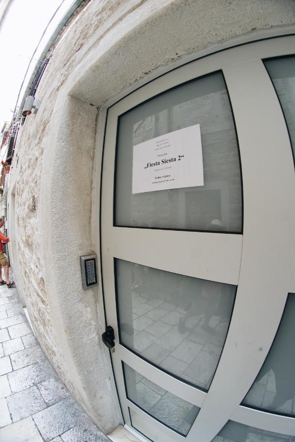 Fiesta Siesta Social Hostel Split Exterior photo