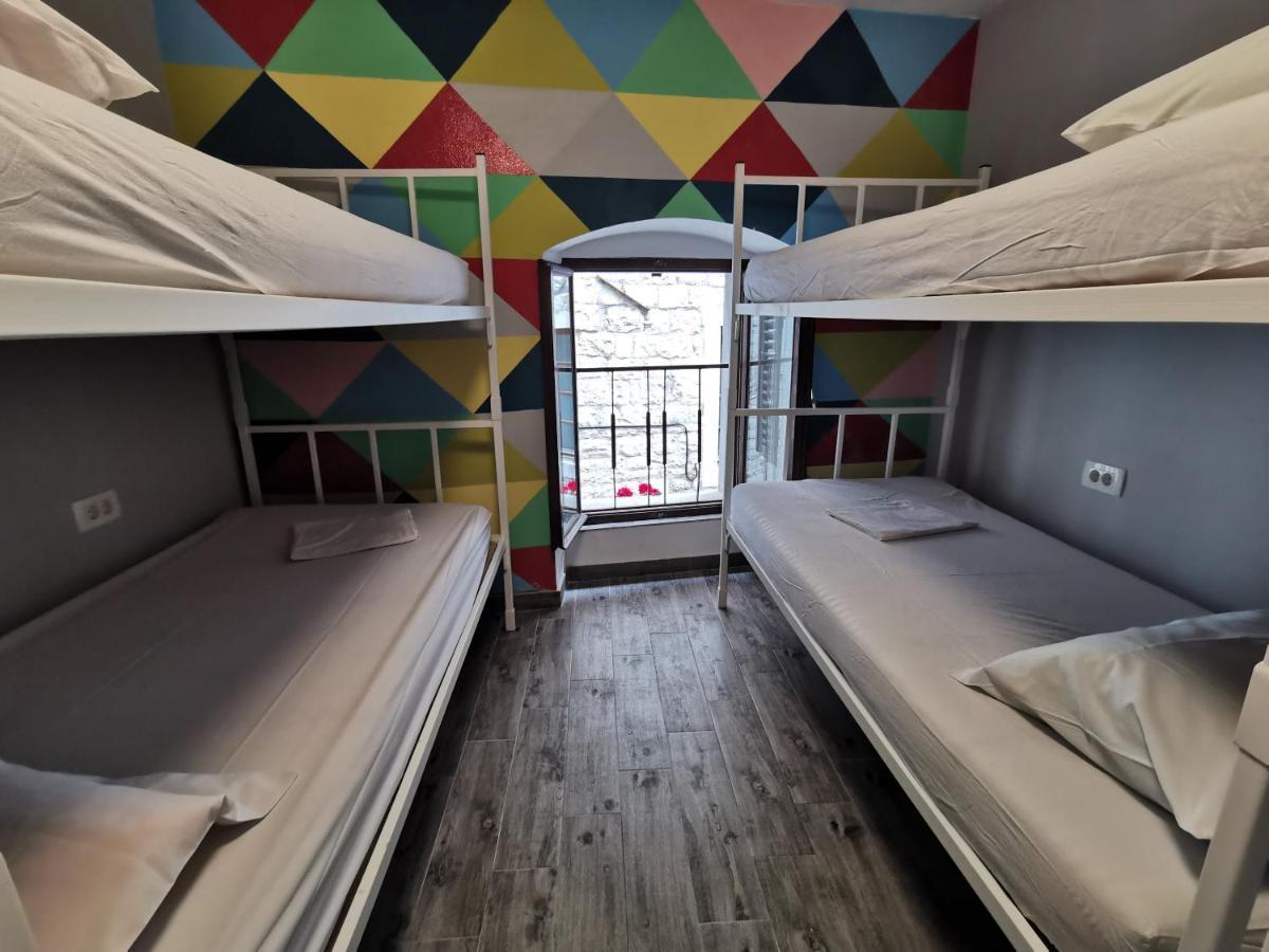 Fiesta Siesta Social Hostel Split Exterior photo