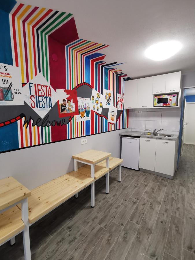 Fiesta Siesta Social Hostel Split Exterior photo